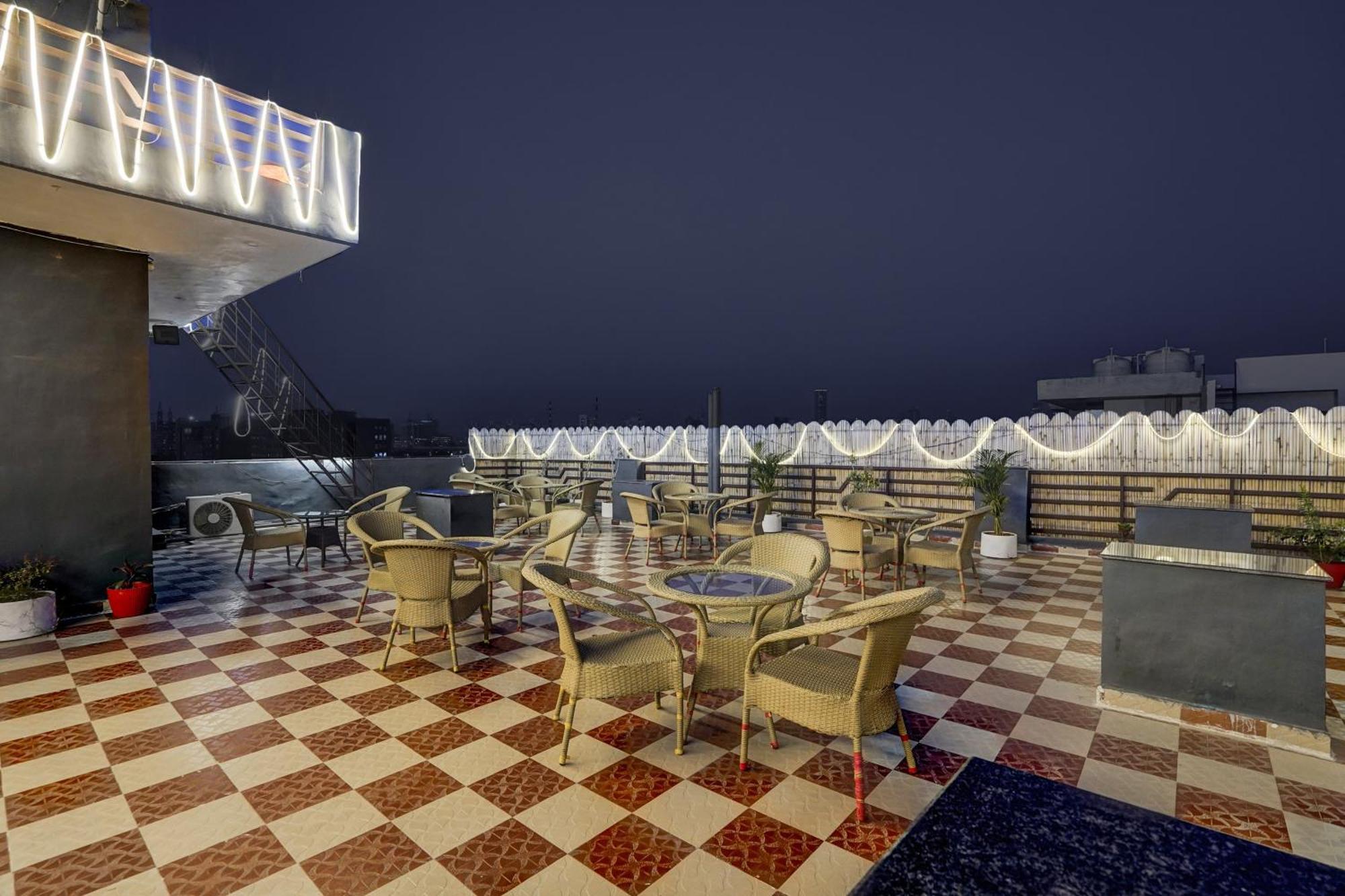 Townhouse Cloud Bay Hotel Gurgaon Exterior photo