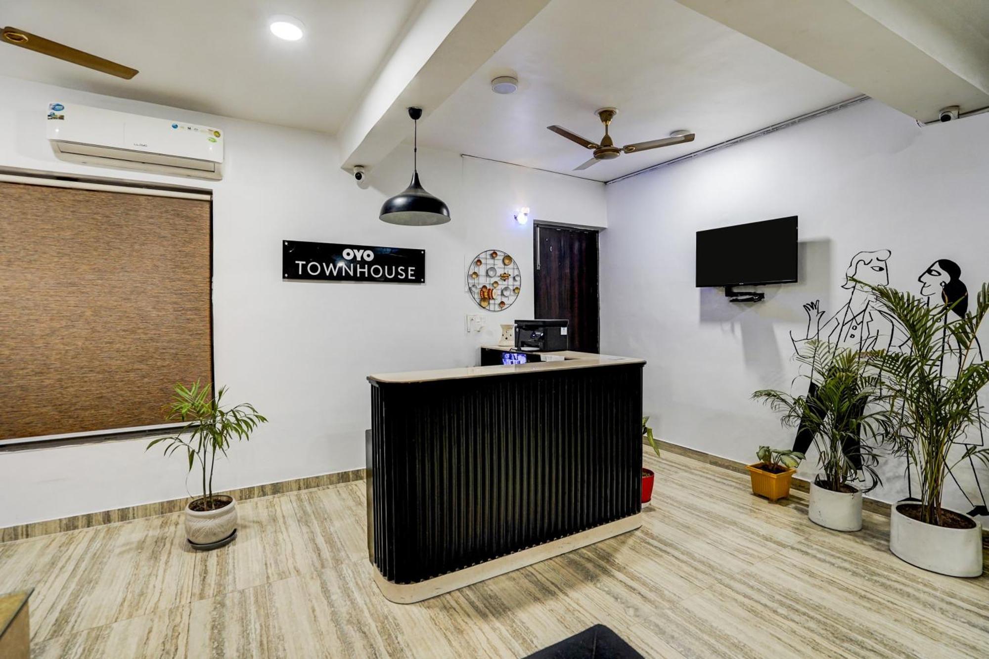 Townhouse Cloud Bay Hotel Gurgaon Exterior photo
