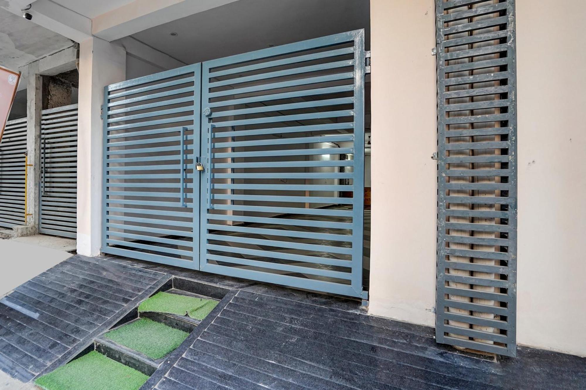 Townhouse Cloud Bay Hotel Gurgaon Exterior photo