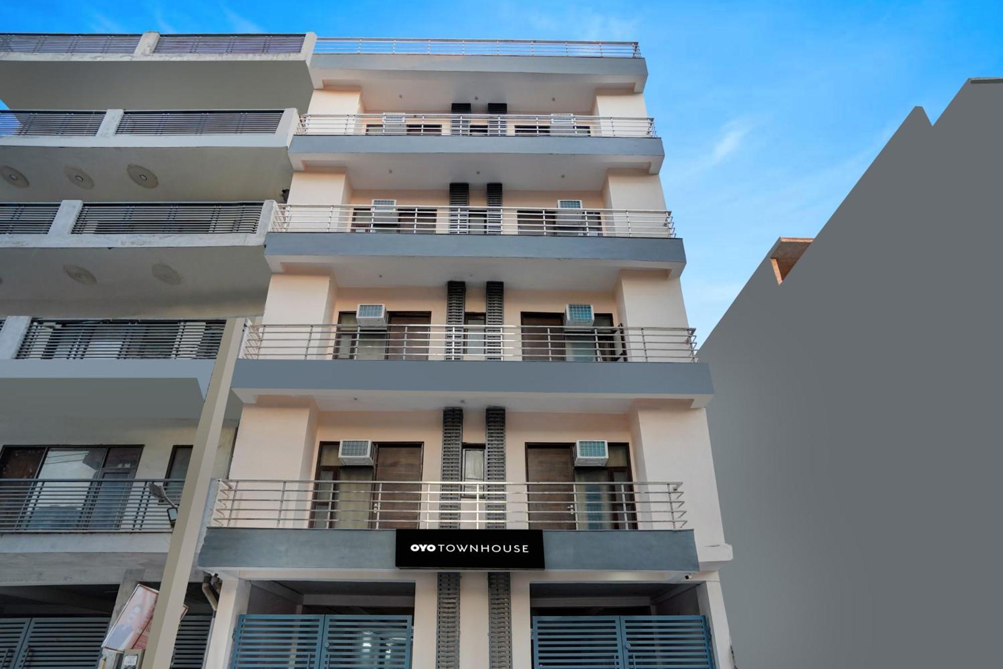 Townhouse Cloud Bay Hotel Gurgaon Exterior photo